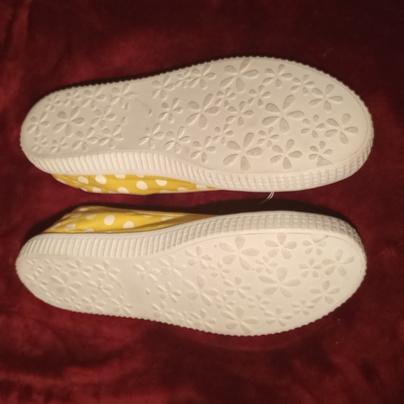 Yellow with polka dot flats by Soda - Picture 2 of 2
